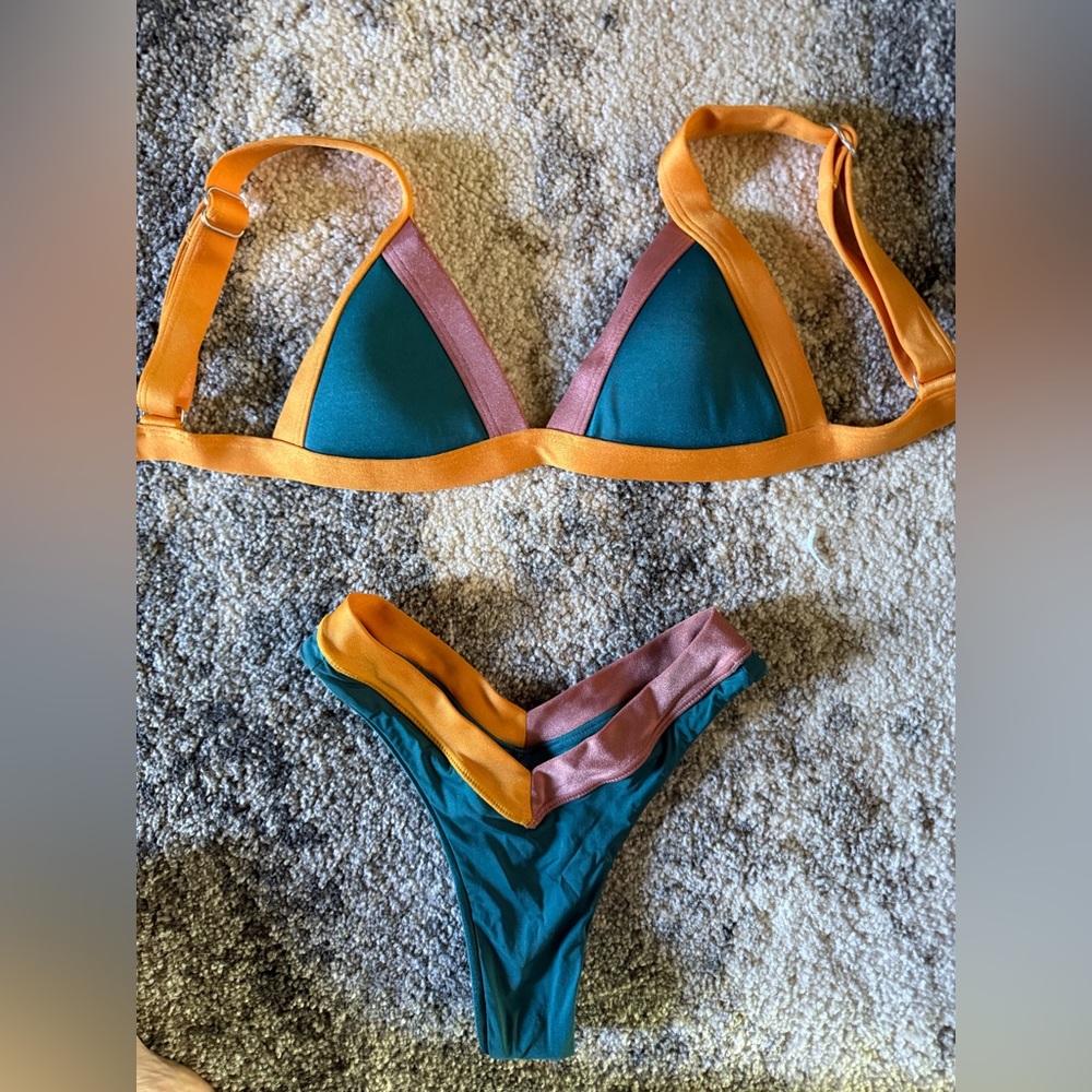 Colorblock Triangle Bikini Set